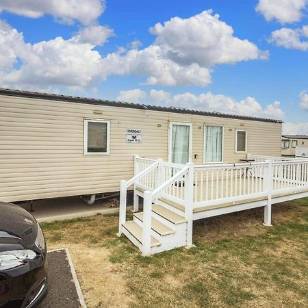 Отель Caravan With Decking At Martello Beach Nearby Clacton-On-Sea Ref 29017Kv Экстерьер фото