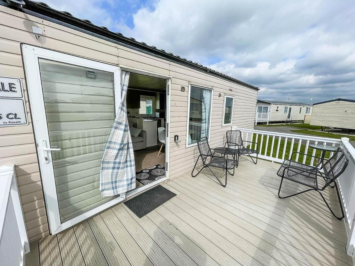 Отель Caravan With Decking At Martello Beach Nearby Clacton-On-Sea Ref 29017Kv Экстерьер фото