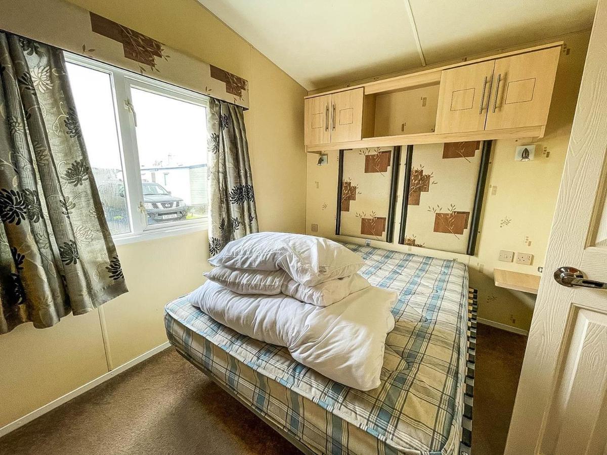 Отель Caravan With Decking At Martello Beach Nearby Clacton-On-Sea Ref 29017Kv Экстерьер фото