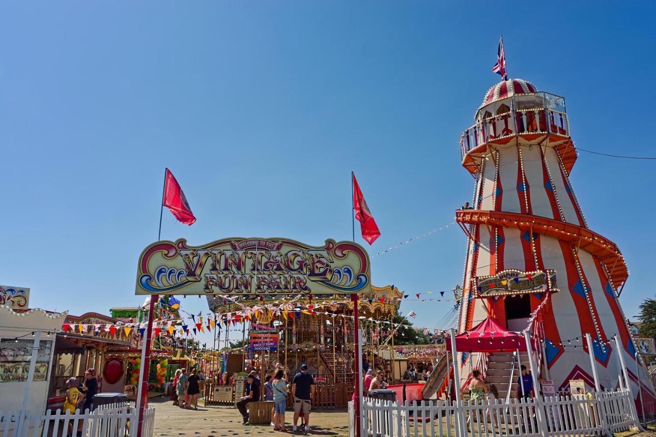 Отель Caravan With Decking At Martello Beach Nearby Clacton-On-Sea Ref 29017Kv Экстерьер фото
